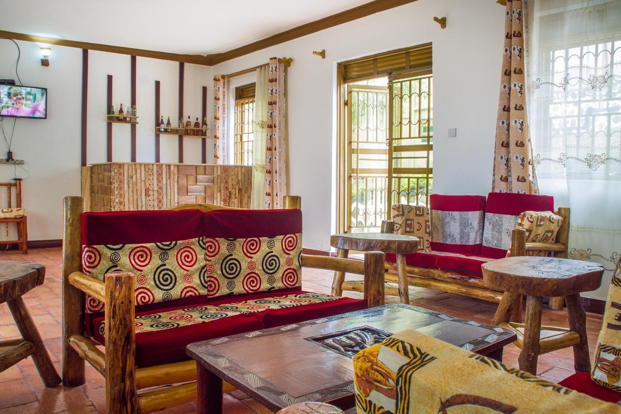 Queen Elizabeth Pvt Lodge Kichwamba エクステリア 写真