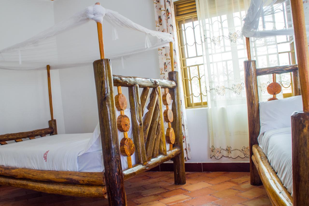 Queen Elizabeth Pvt Lodge Kichwamba エクステリア 写真