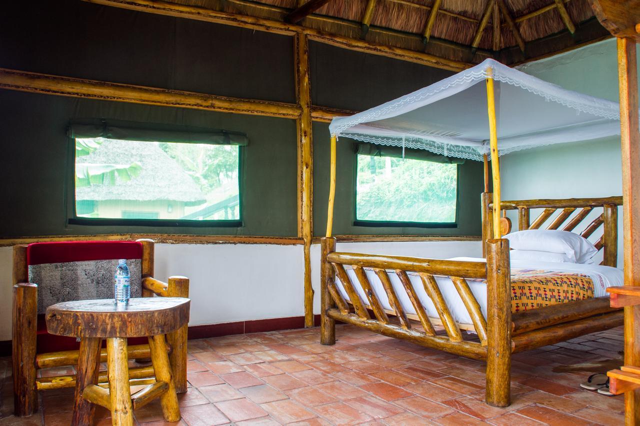 Queen Elizabeth Pvt Lodge Kichwamba エクステリア 写真