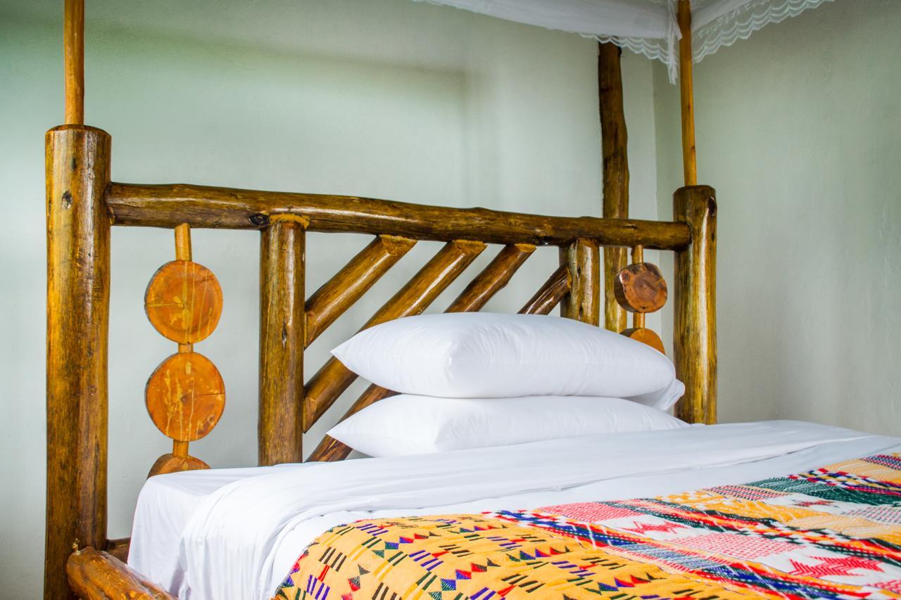 Queen Elizabeth Pvt Lodge Kichwamba エクステリア 写真